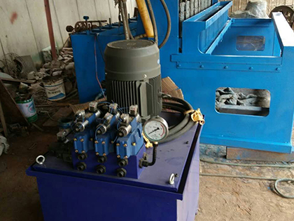 半自動液壓軋花網(wǎng)機(jī)